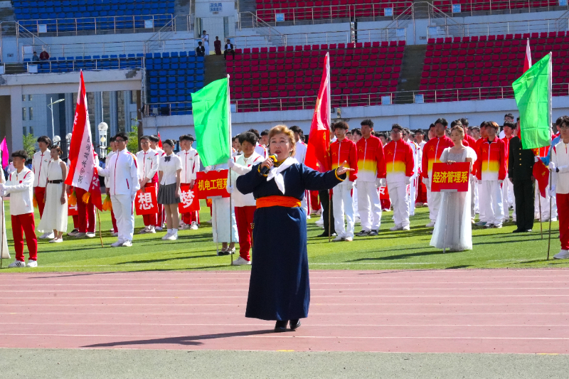 民族舞蹈单人特写.JPG 民族舞蹈单人特写.JPG