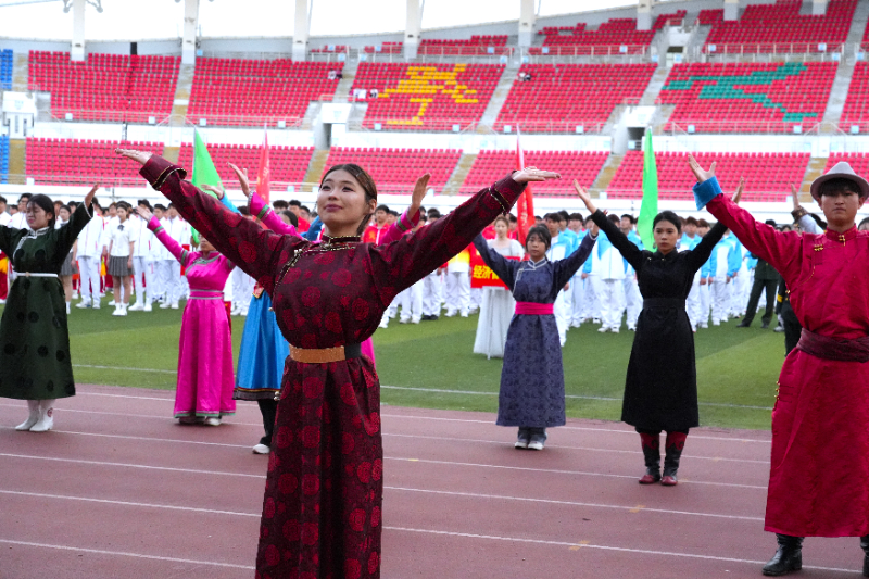民族舞蹈队特写.JPG 民族舞蹈队特写.JPG